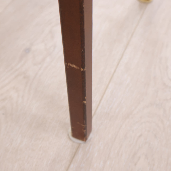 Retro pidestall med hylle for oppbevaring av planter/blomster