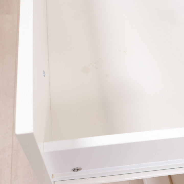 Nett kommode med tre skuffer i fargen hvit