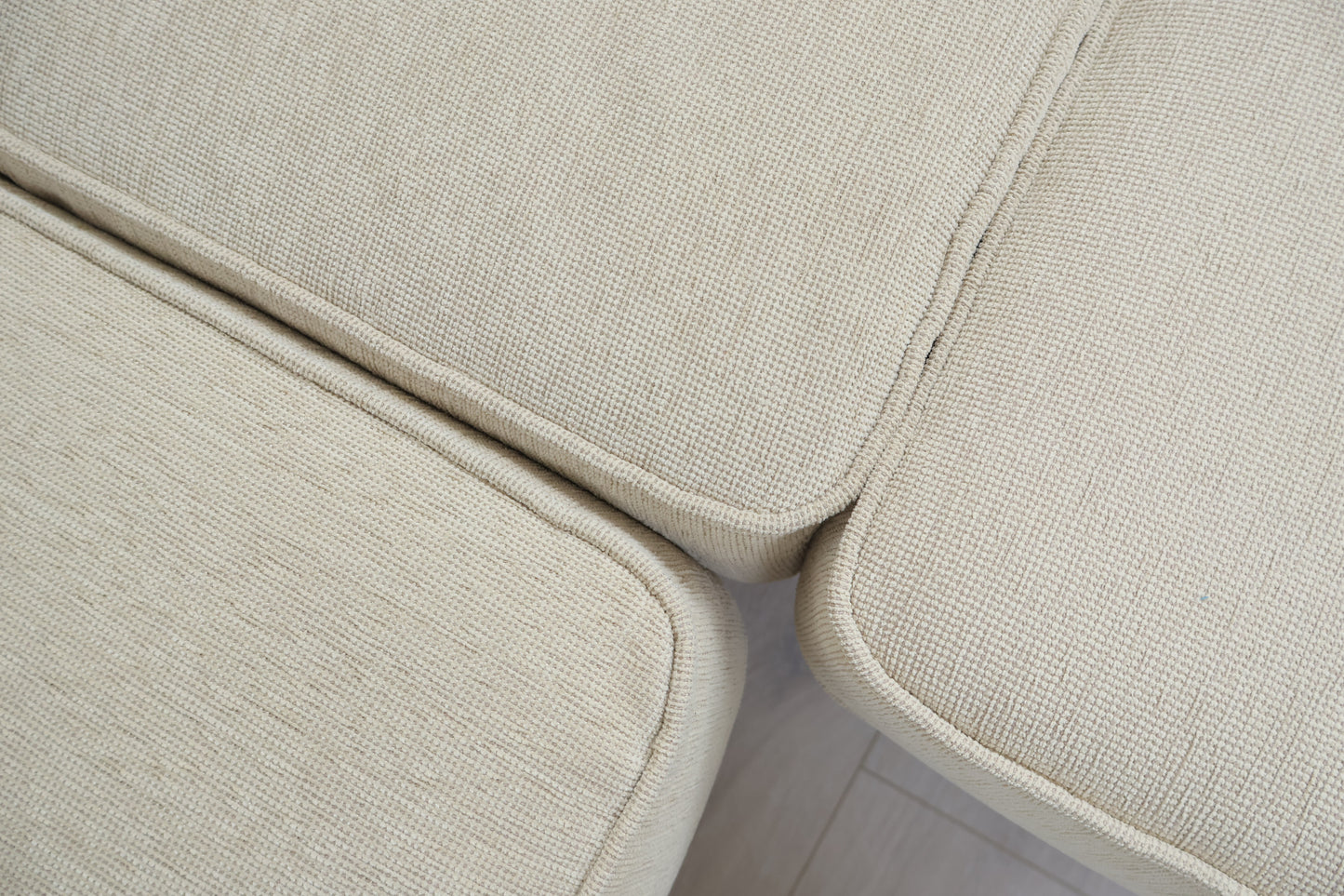 Nyrenset | Romslig beige Furninova hjørnesofa