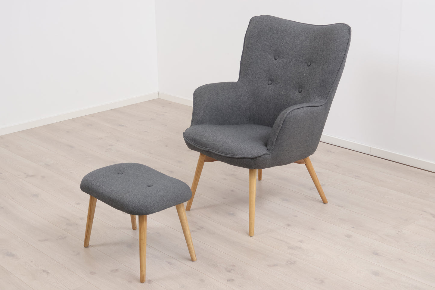 Kun brukt til utstilling | Mørk grå Skalborg lenestol med krakk