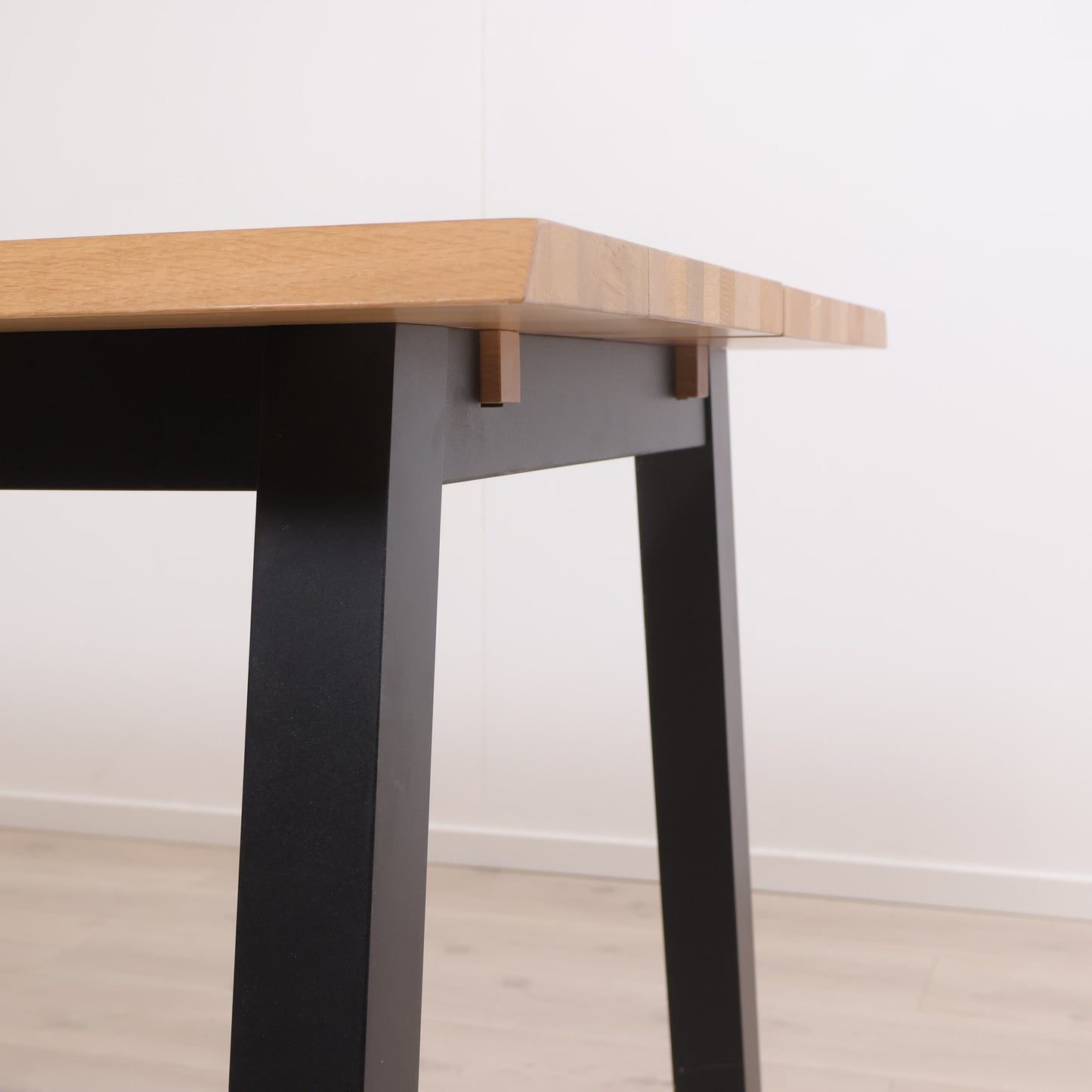 Kun brukt til utstilling | Spisebord SKOVLUNDE 90x200 natur eik/svart