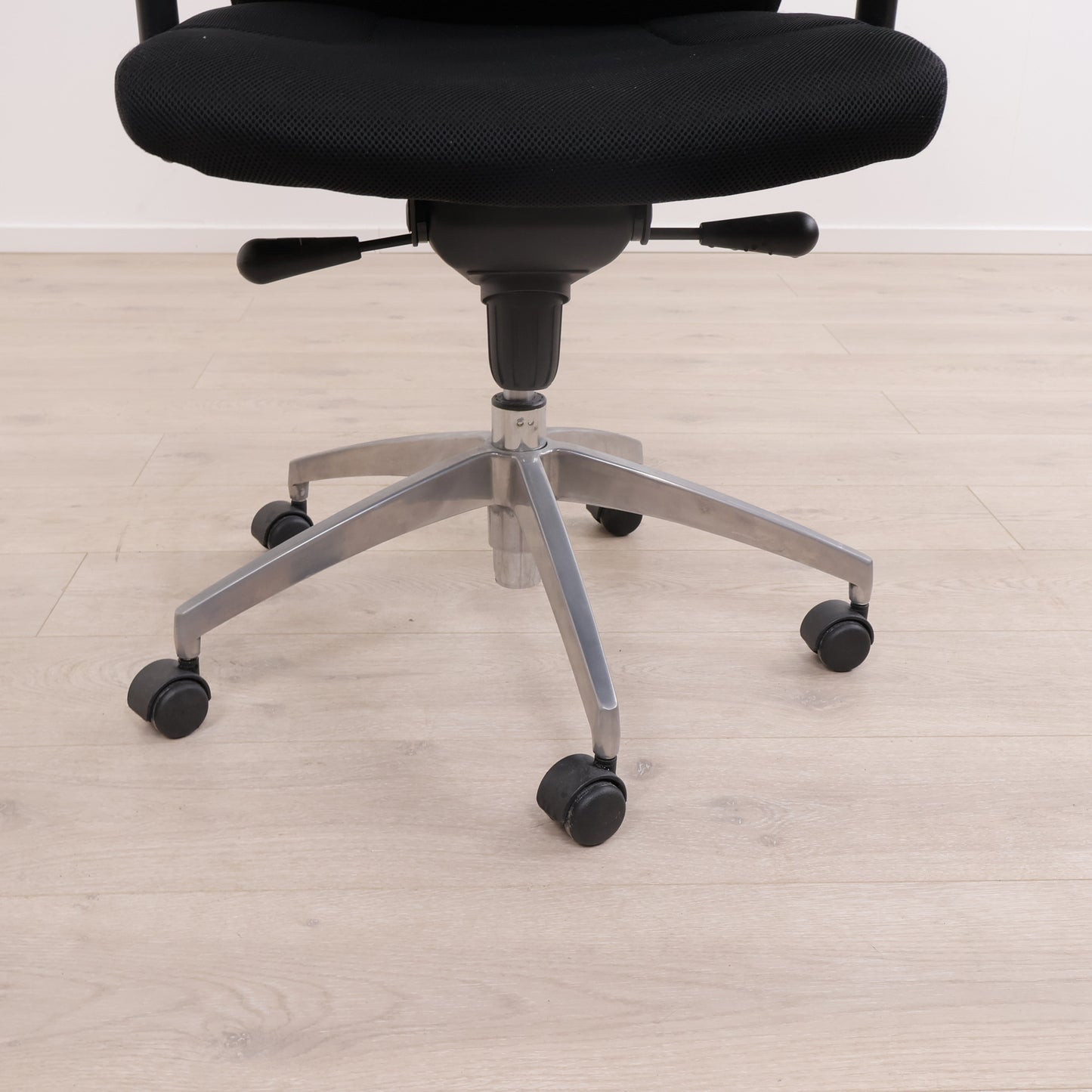 STIRLING kontorstol med høy rygg og nakkepute