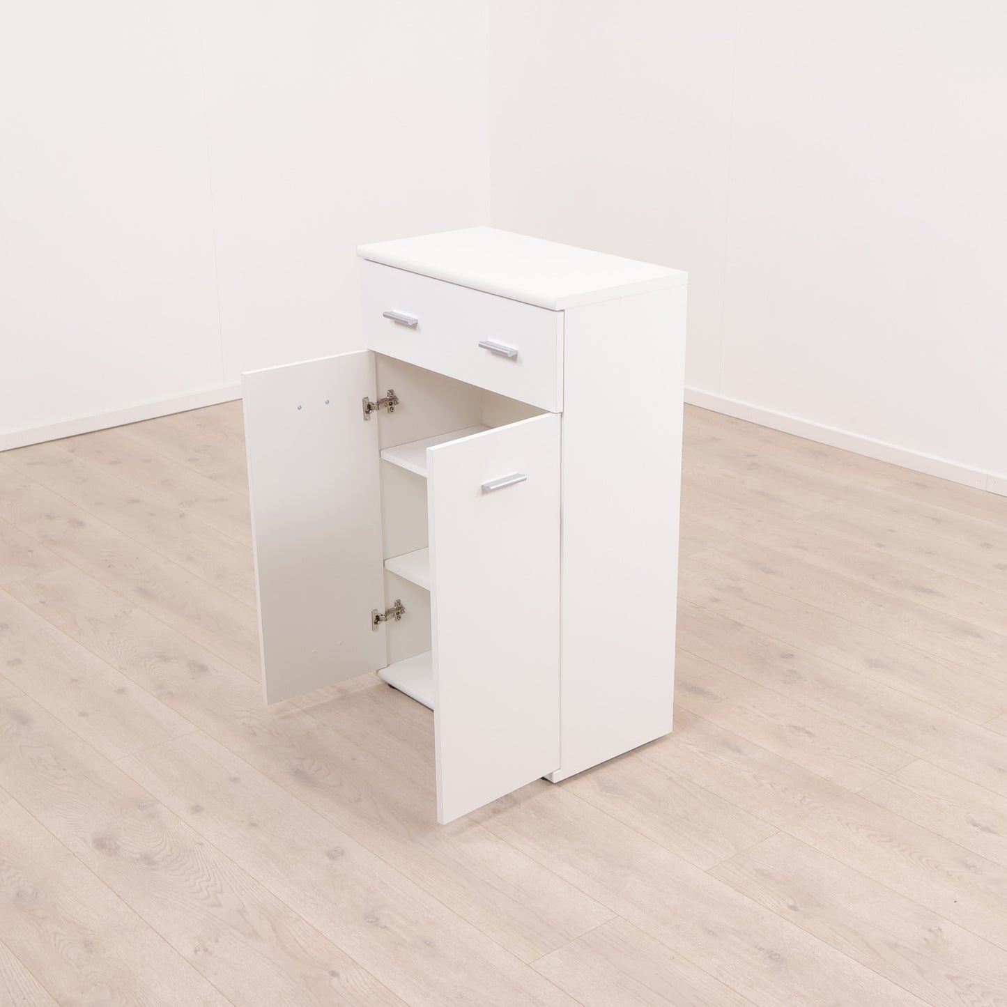 Moderne kommode i fargen hvit