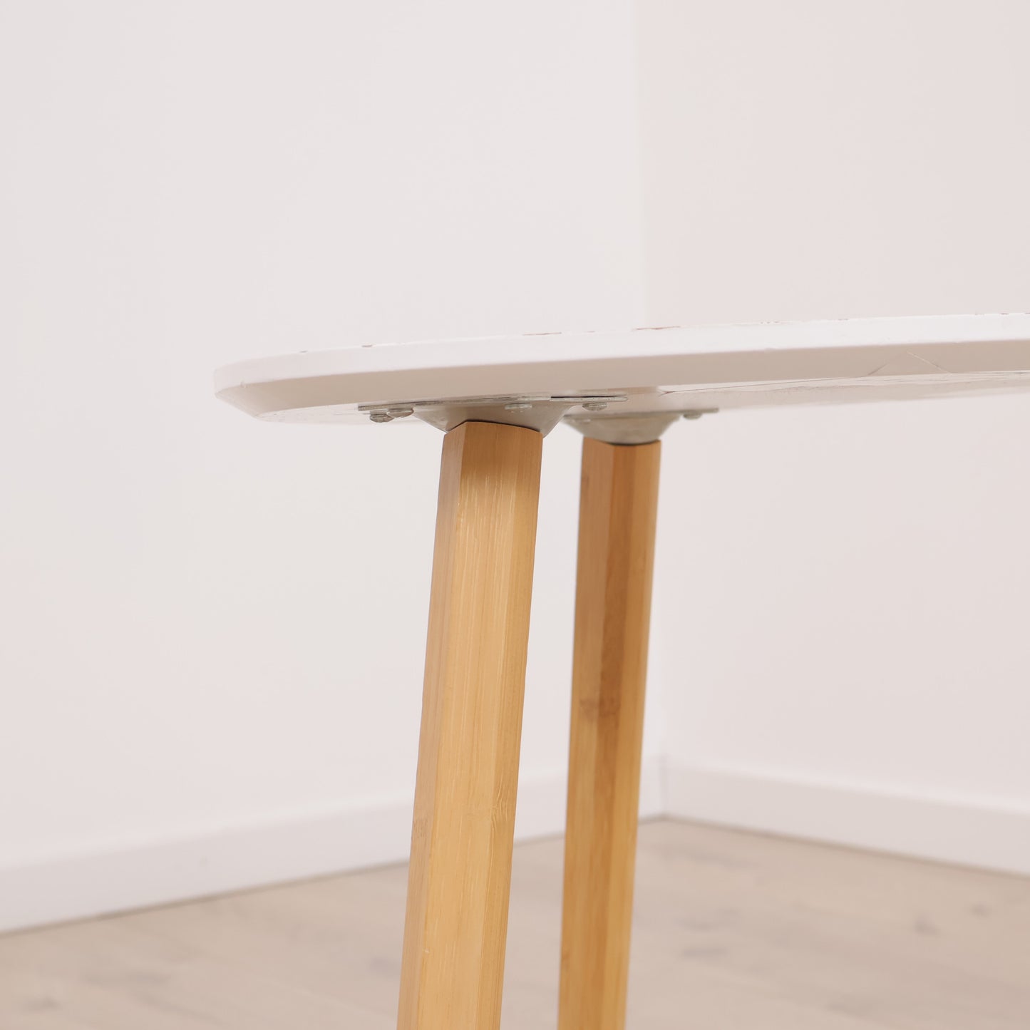 TAPS hjørnebord, 40x40 bambus/hvit