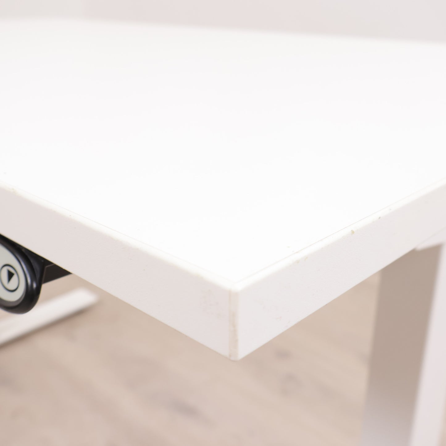 Helhvitt elektrisk hev/senk skrivebord