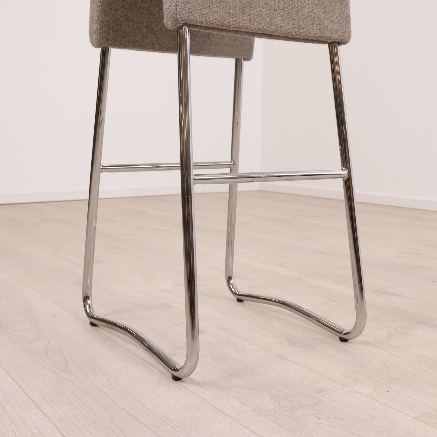 Martela barstol i grå farge