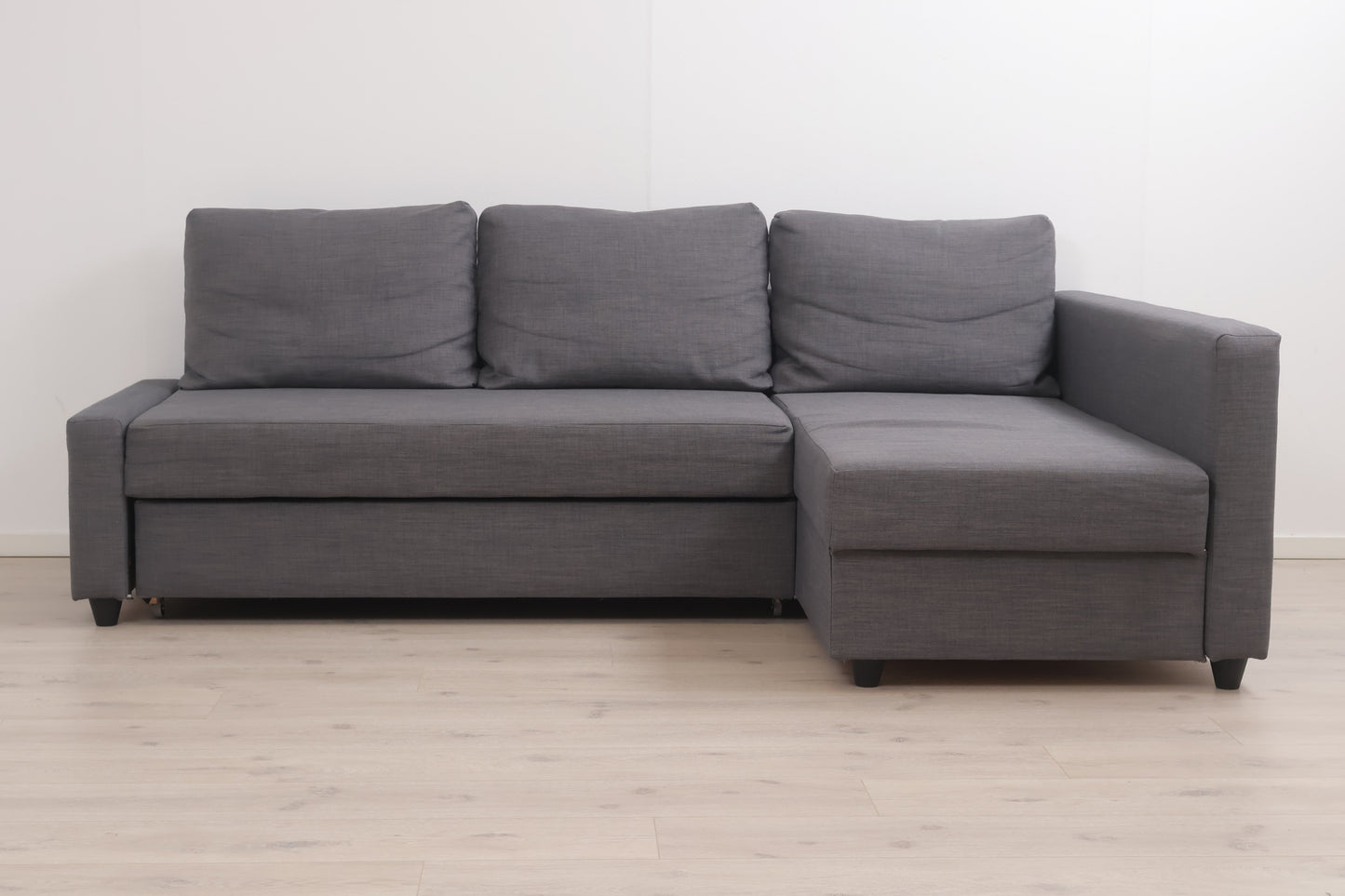 Nyrenset | Grå vendbar IKEA Friheten sovesofa med sjeselong og oppbevaring