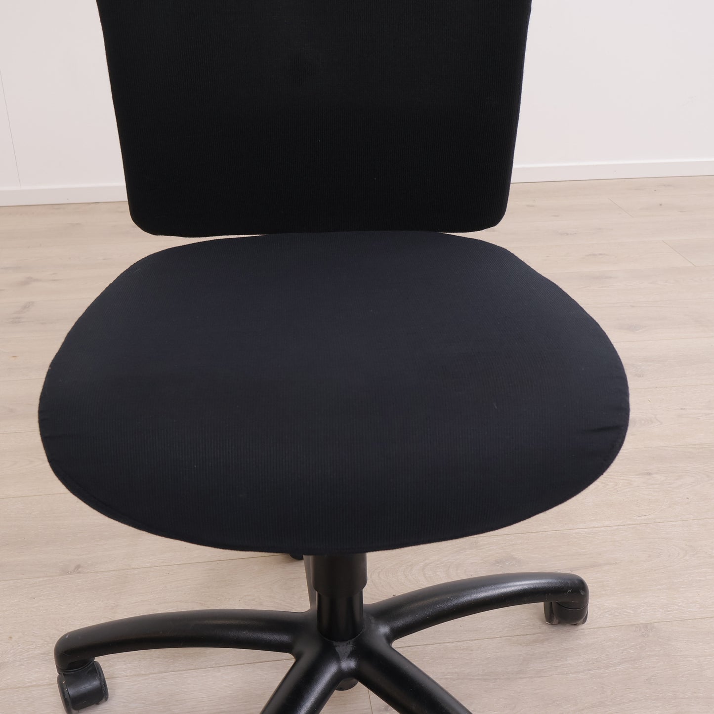 Helsort SAVO kontorstol