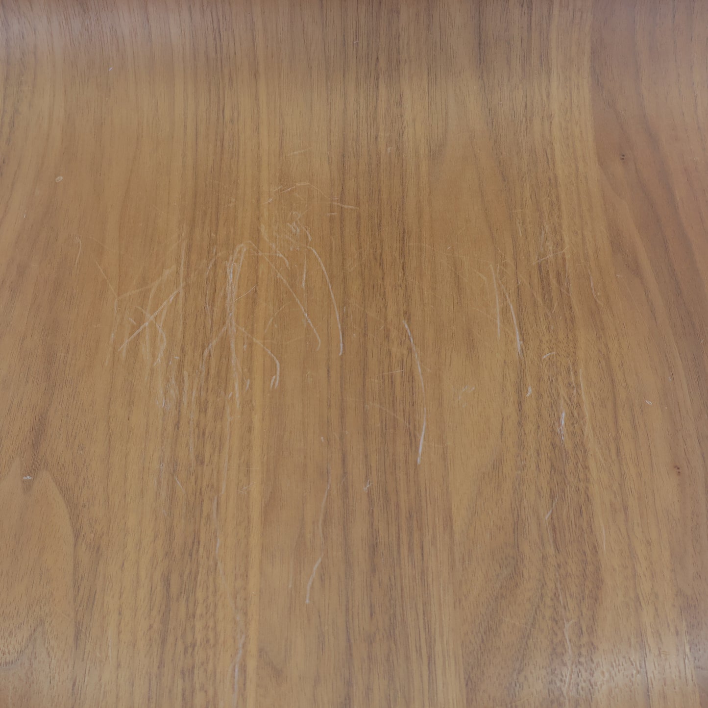 Barstol i nøttebrun farge