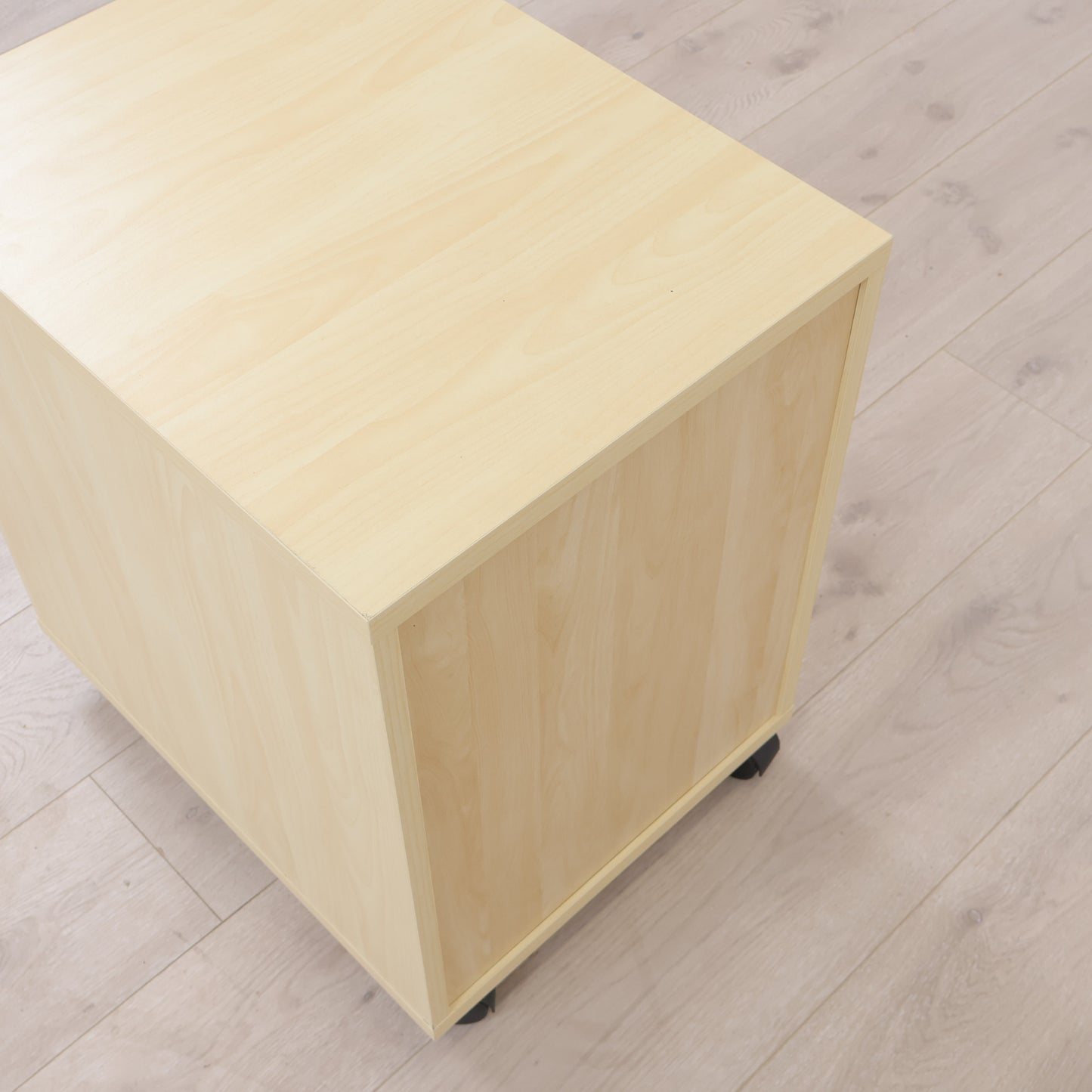 Edsbyn låsbart arkivskap på hjul med 3 skuffer i front