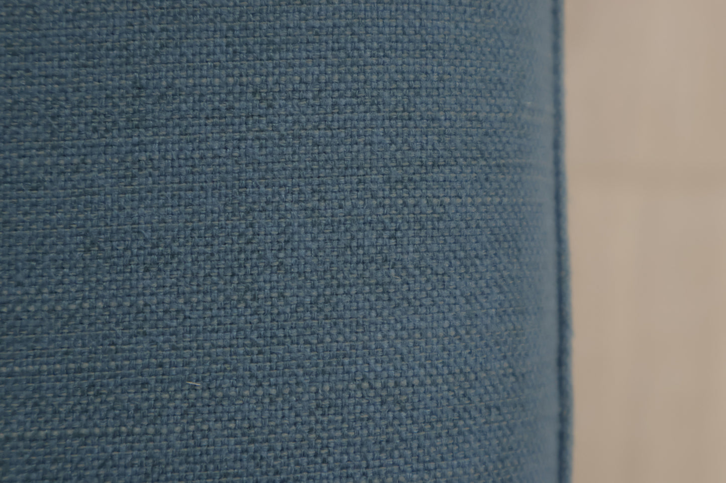 Nyrenset | Blå Bolia Scandinavia 2-seter sofa med eikebein