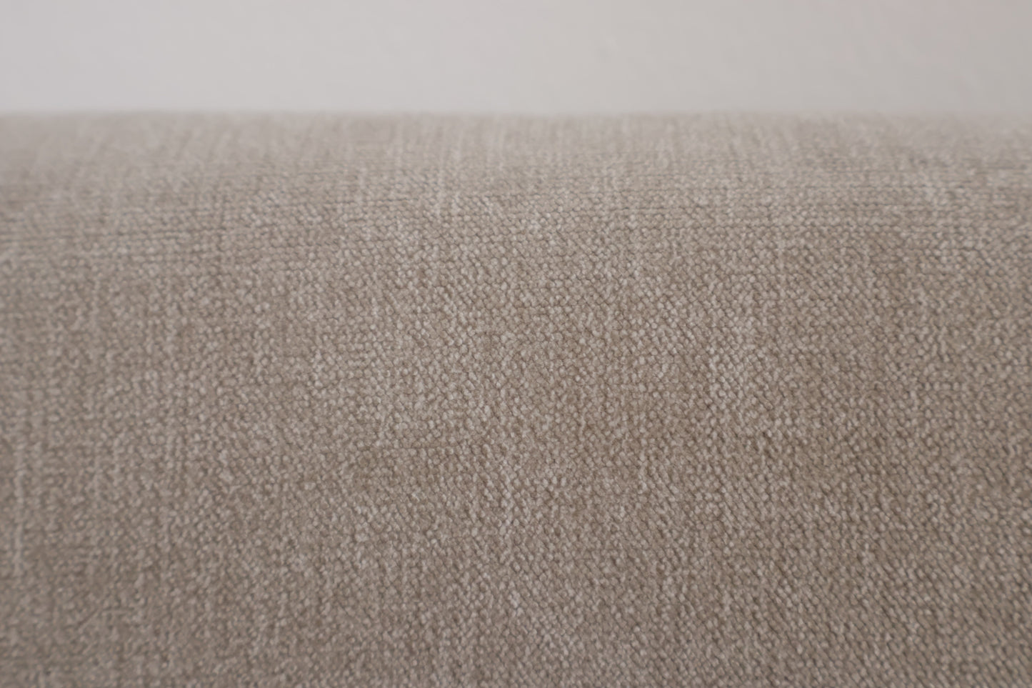 Kun brukt til utstilling | Lys grå sengegavl (180cm) fra SixBondStreet