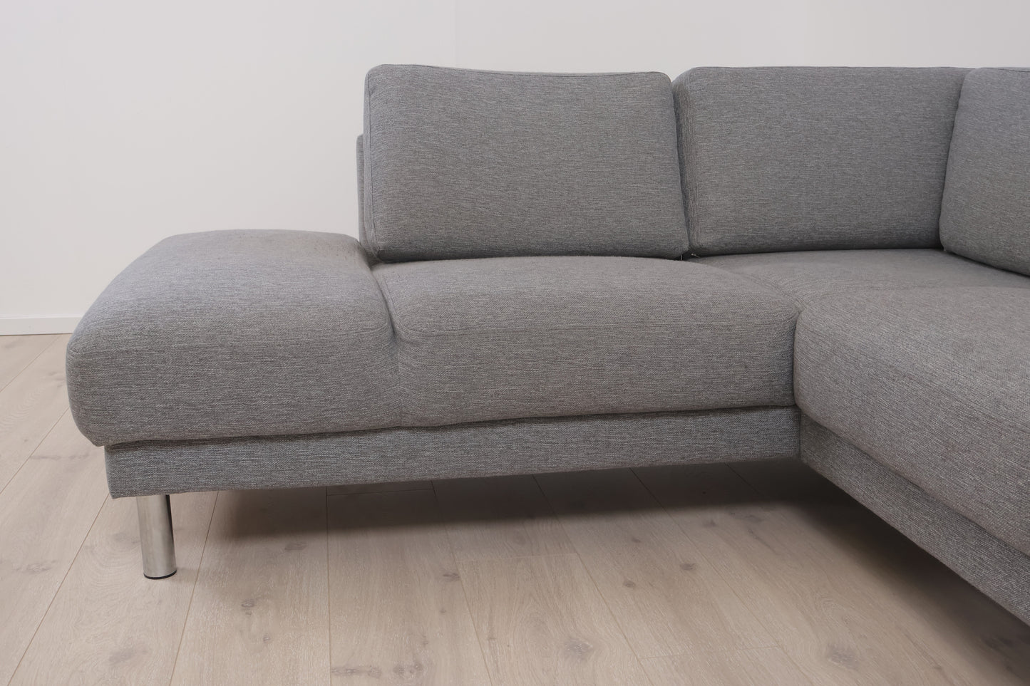 Nyrenset | Grå Cleveland hjørnesofa fra Skeidar