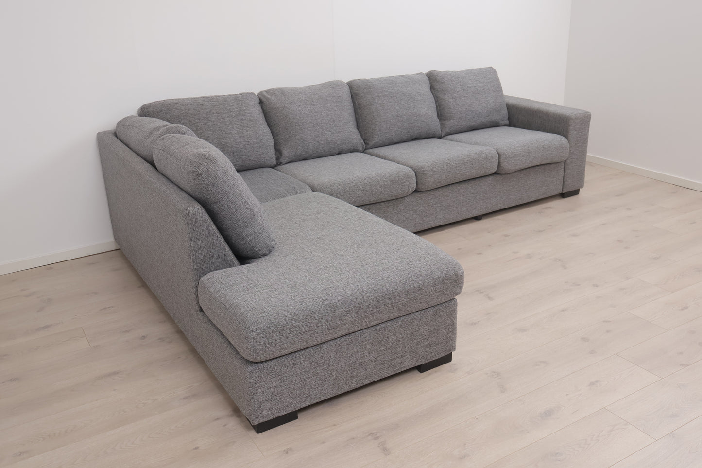 Nyrenset | Grå Skeidar Max hjørnesofa med åpen ende
