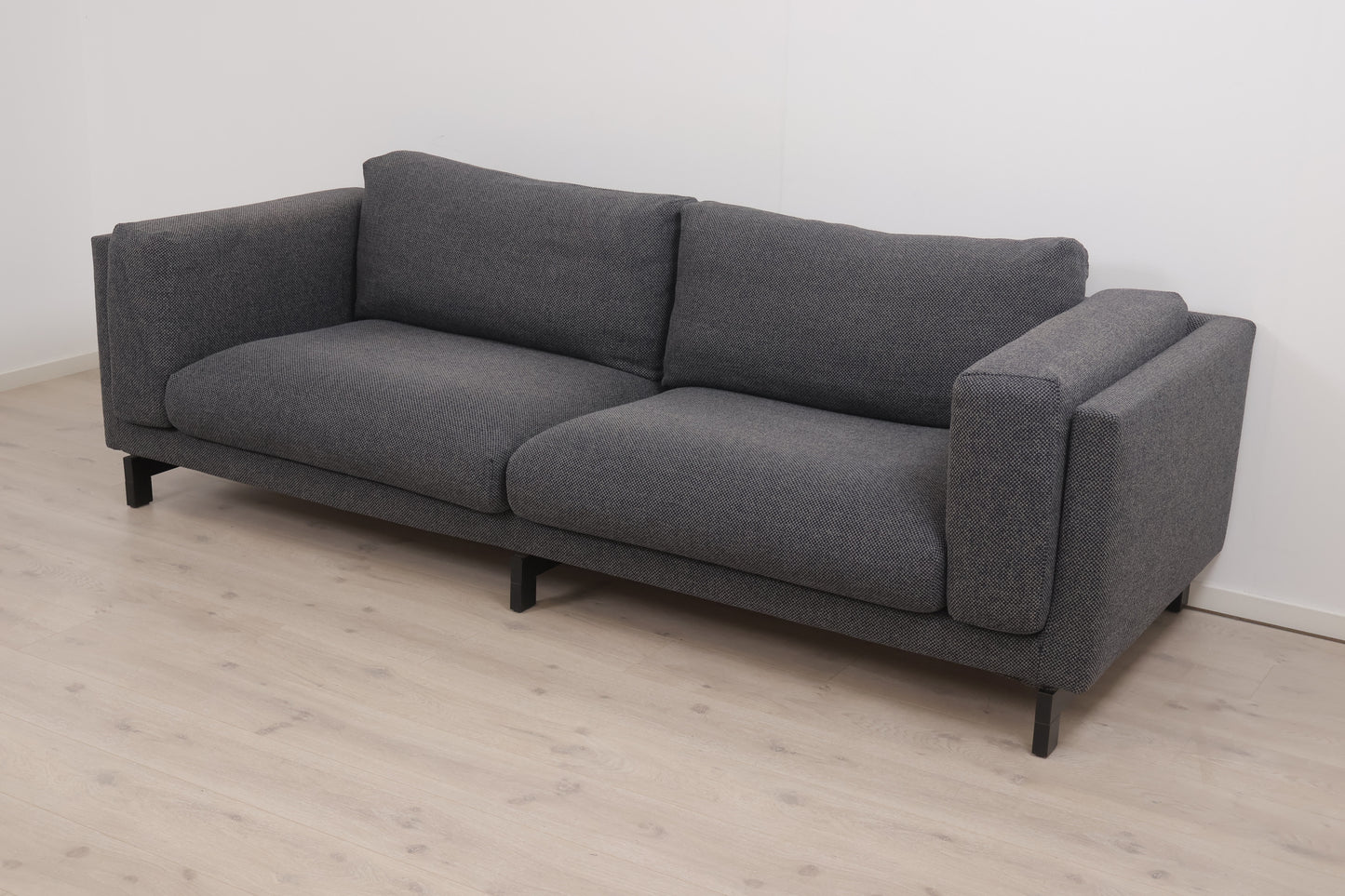 Nyrenset | Mørk grå IKEA Nockeby 3-seter sofa