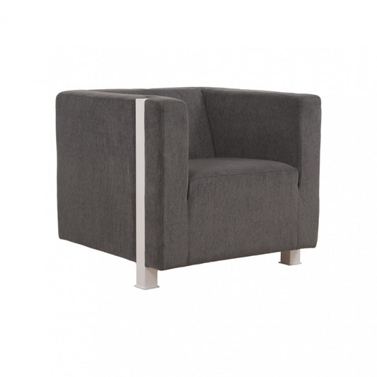 Nyrenset | Komfortabel grå lenestol med hvite bein