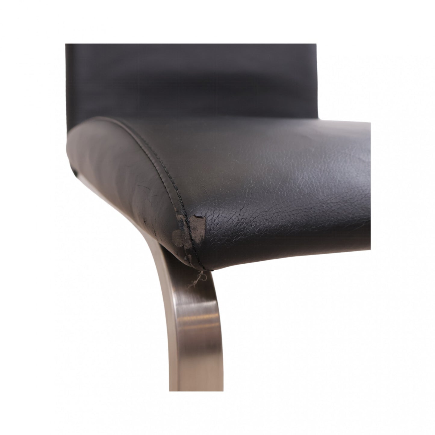 Nyrenset | Stol i imitert skinn, sort/krom