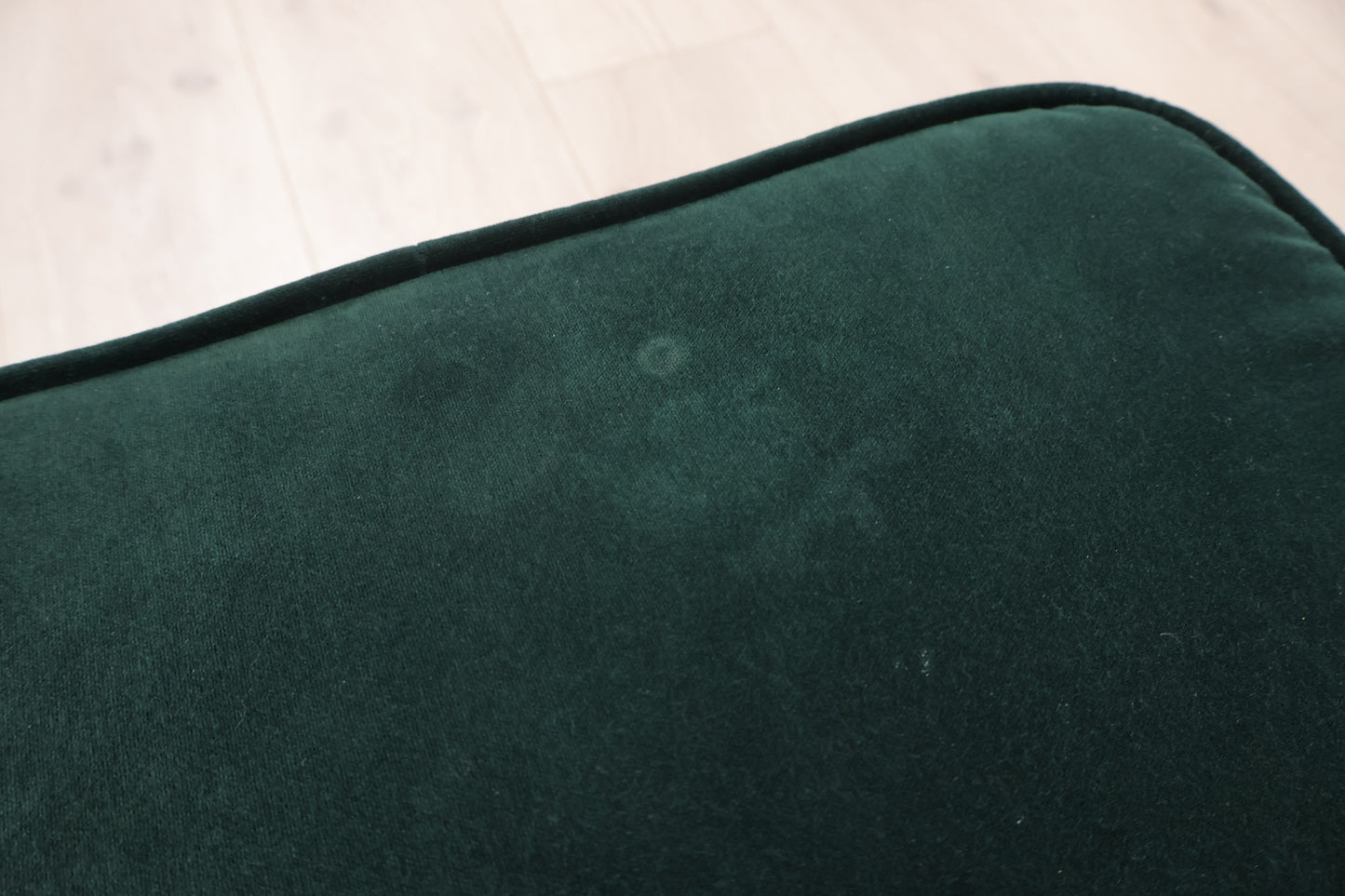 Nyrenset | Grønn IKEA Strandmon puff i velur