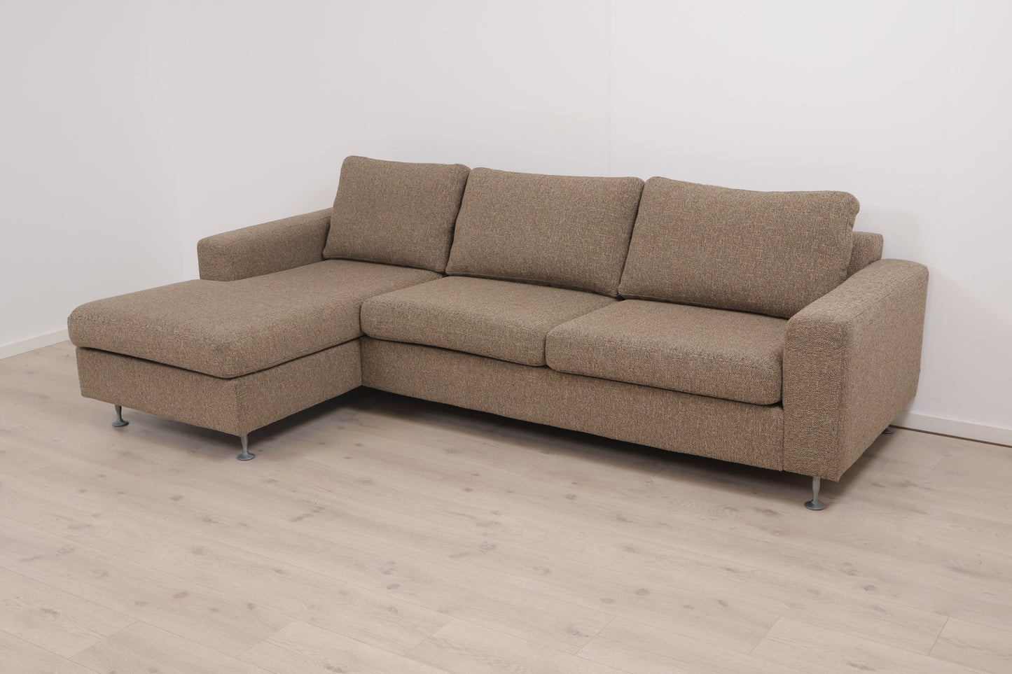 Nyrenset | Brun Bolia Milano 3-seter sjeselongsofa