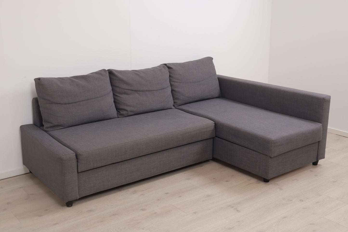 Nyrenset | Grå IKEA Friheten sovesofa med sjeselong