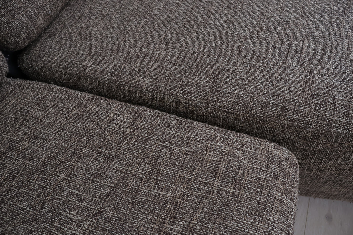 Nyrenset | Brun Coffee sjeselongsofa med puff