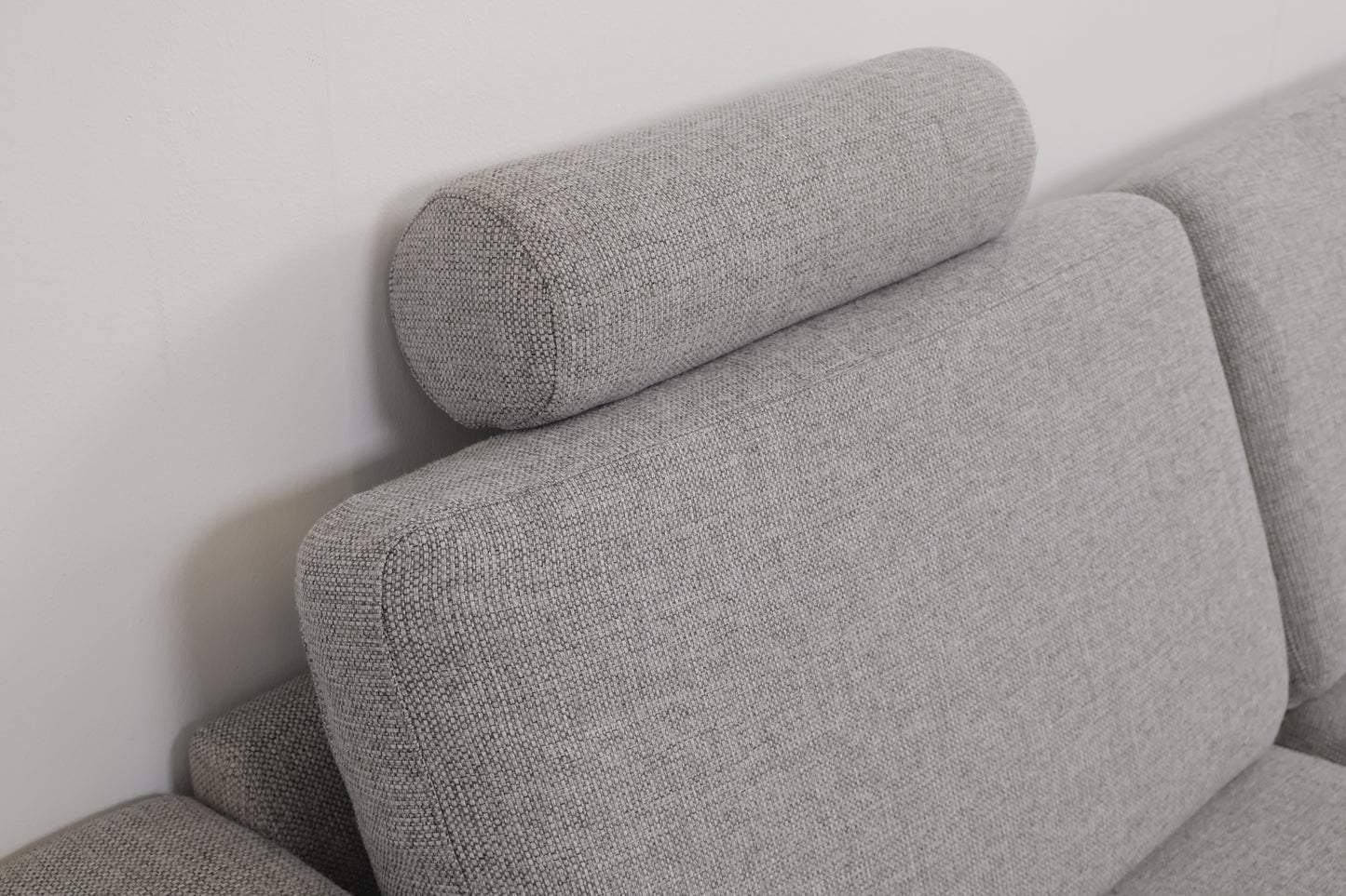 Nyrenset | Lys grå hjørnesofa med åpen ende