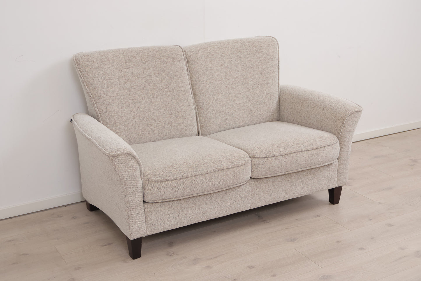 Nyrenset | Kremhvit Hjellegjerde 2-seter sofa