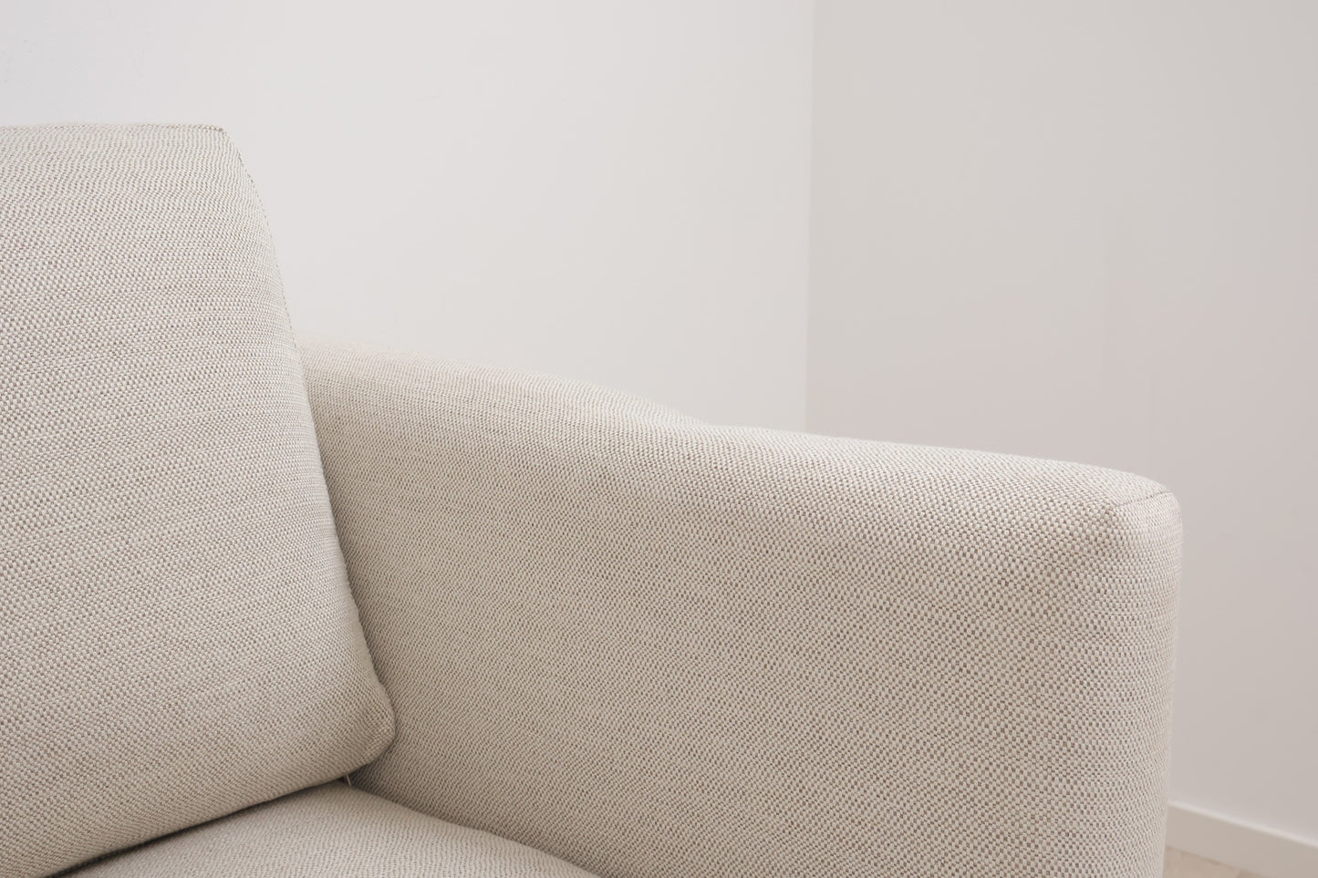 Nyrenset | Kremhvit Crosby sjeselongsofa fra SixBondStreet