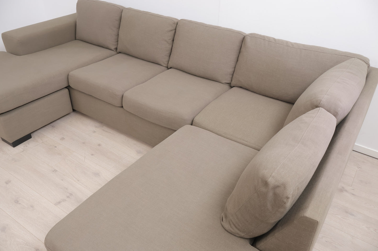 Nyrenset | Olivengrønn u-sofa med sjeselong