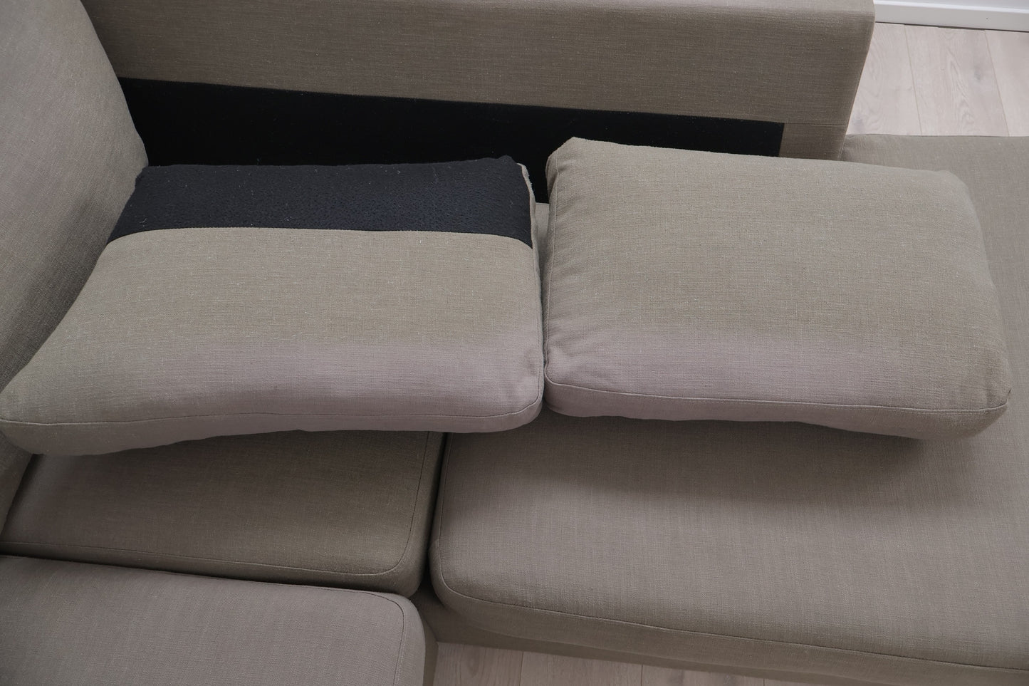 Nyrenset | Olivengrønn u-sofa med sjeselong