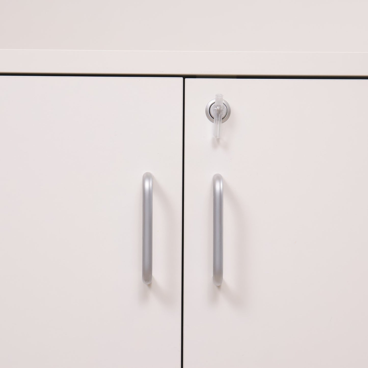 80x90 cm, Svenheim låsbart arkivskap i fargen hvit