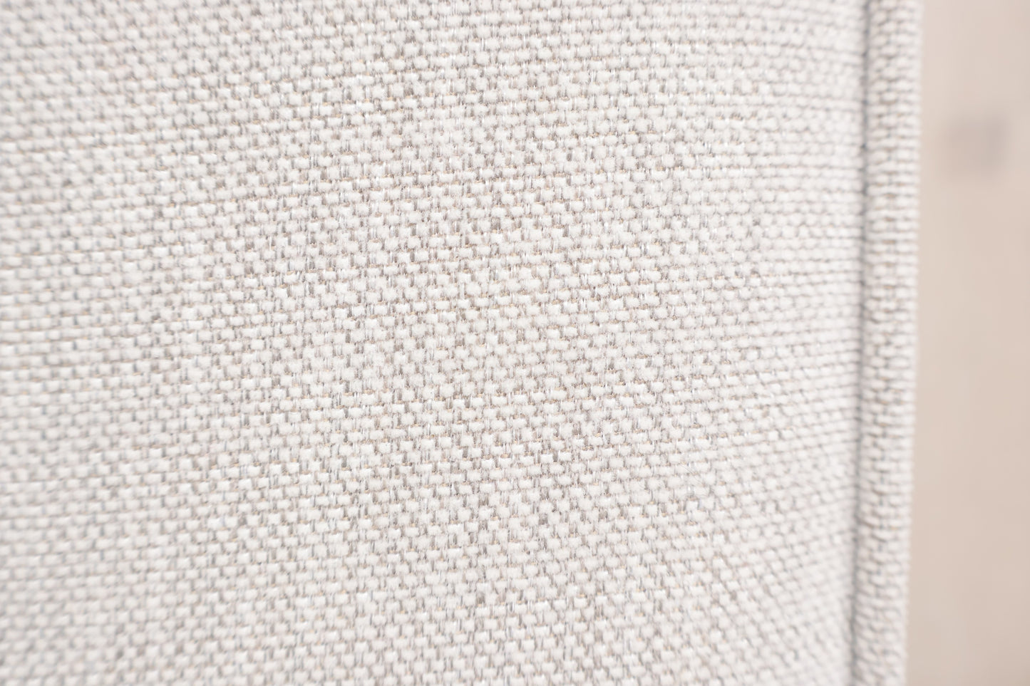 Nyrenset | Kremhvit Furninova 3-seter sofa i Howard-stil