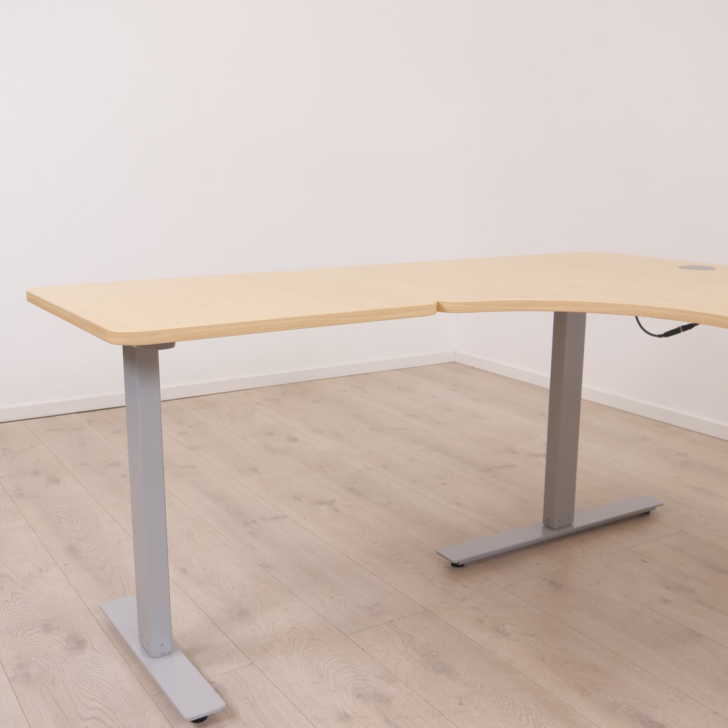 180x160 cm, elektrisk hev/senk hjørneskrivebord