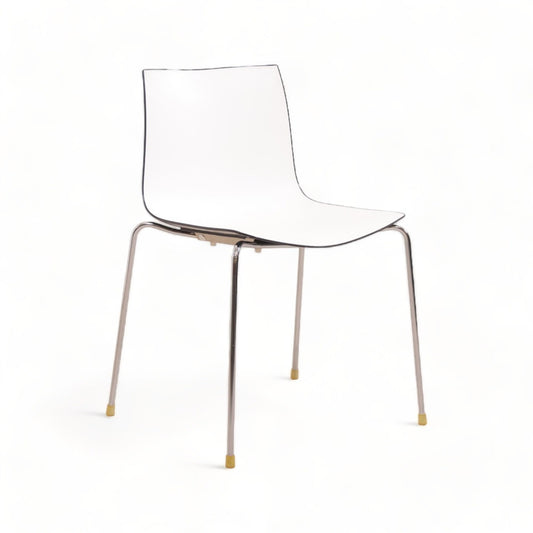 Arper Design Catifa 46 — Sled | Stablebare stoler i hvit og svart