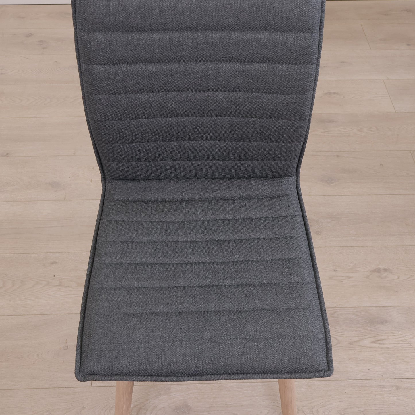 Som ny | Karla spisestol i grå farge