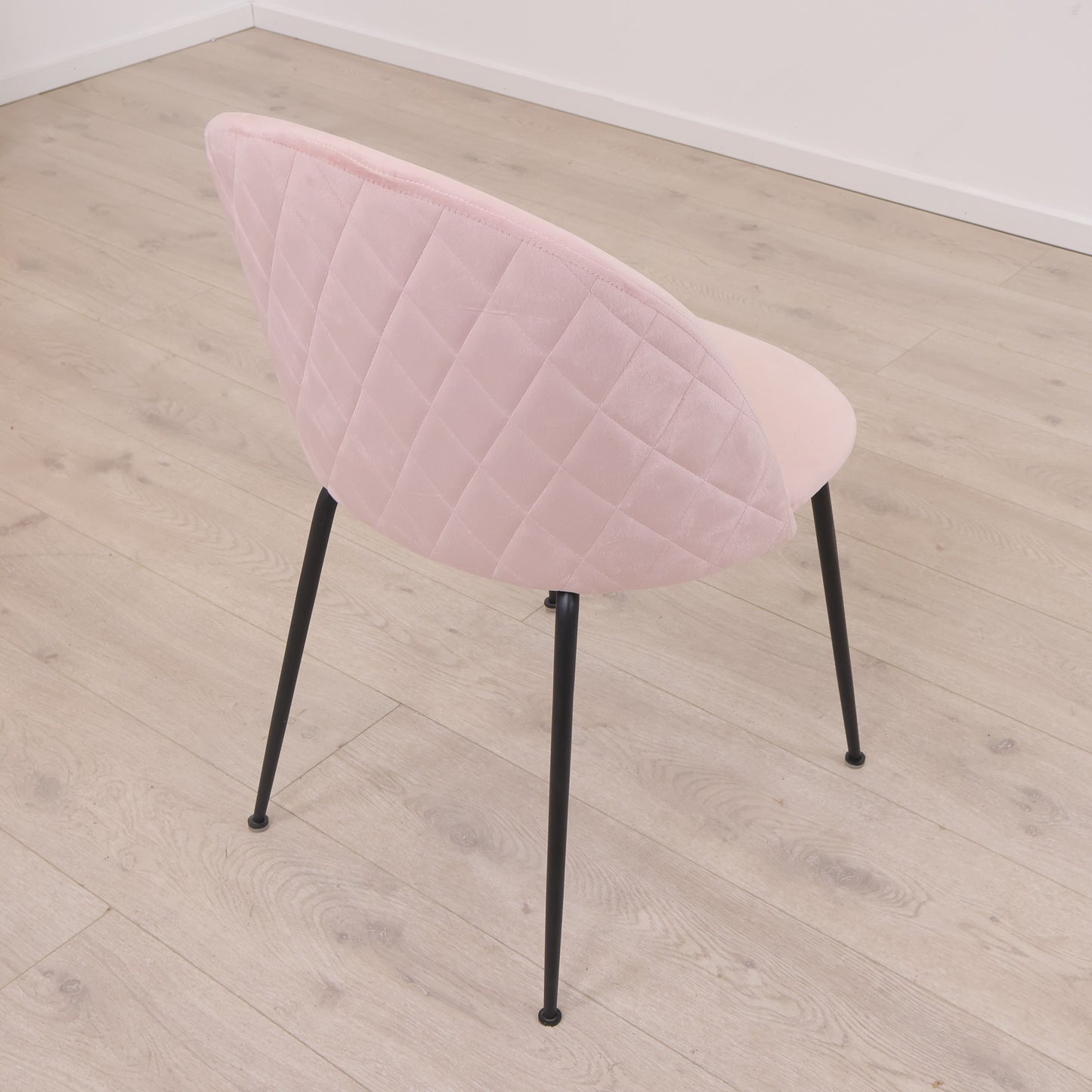 Utmerket tilstand | Moderne rosa stol