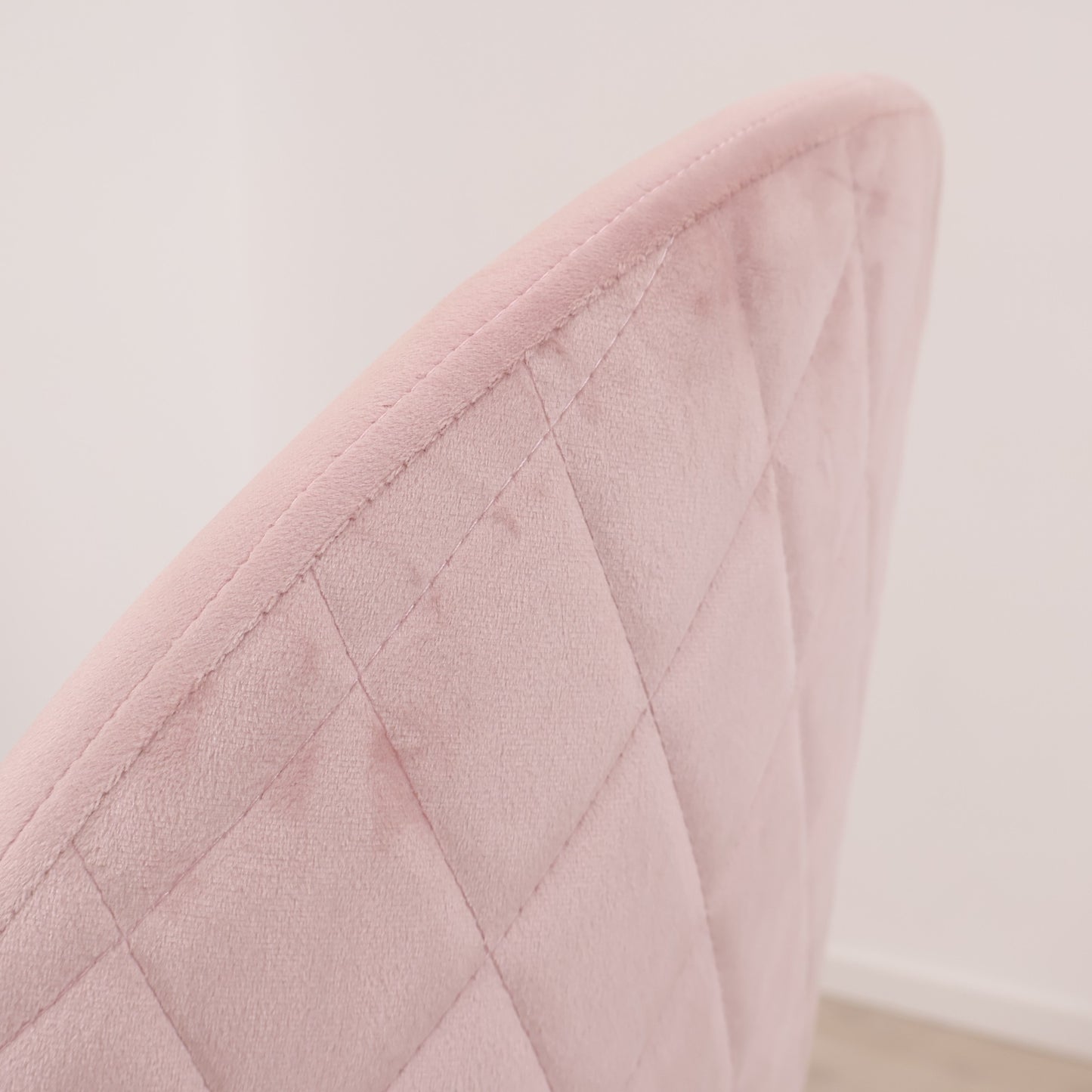 Utmerket tilstand | Moderne rosa stol