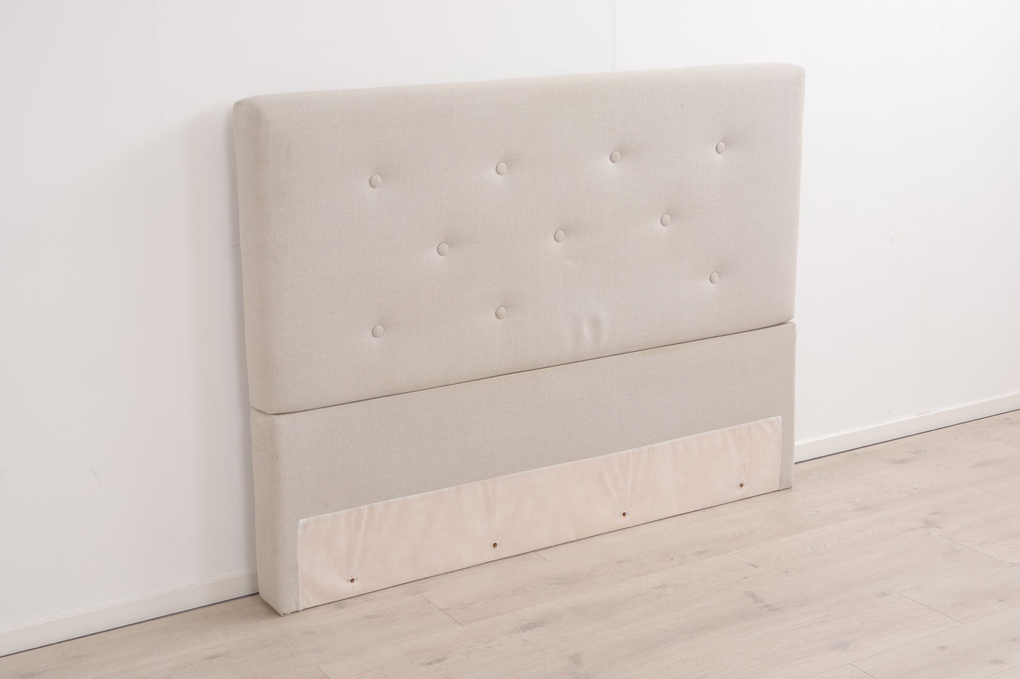 Nyrenset | Lys grå sengegavl 160 cm x 120cm