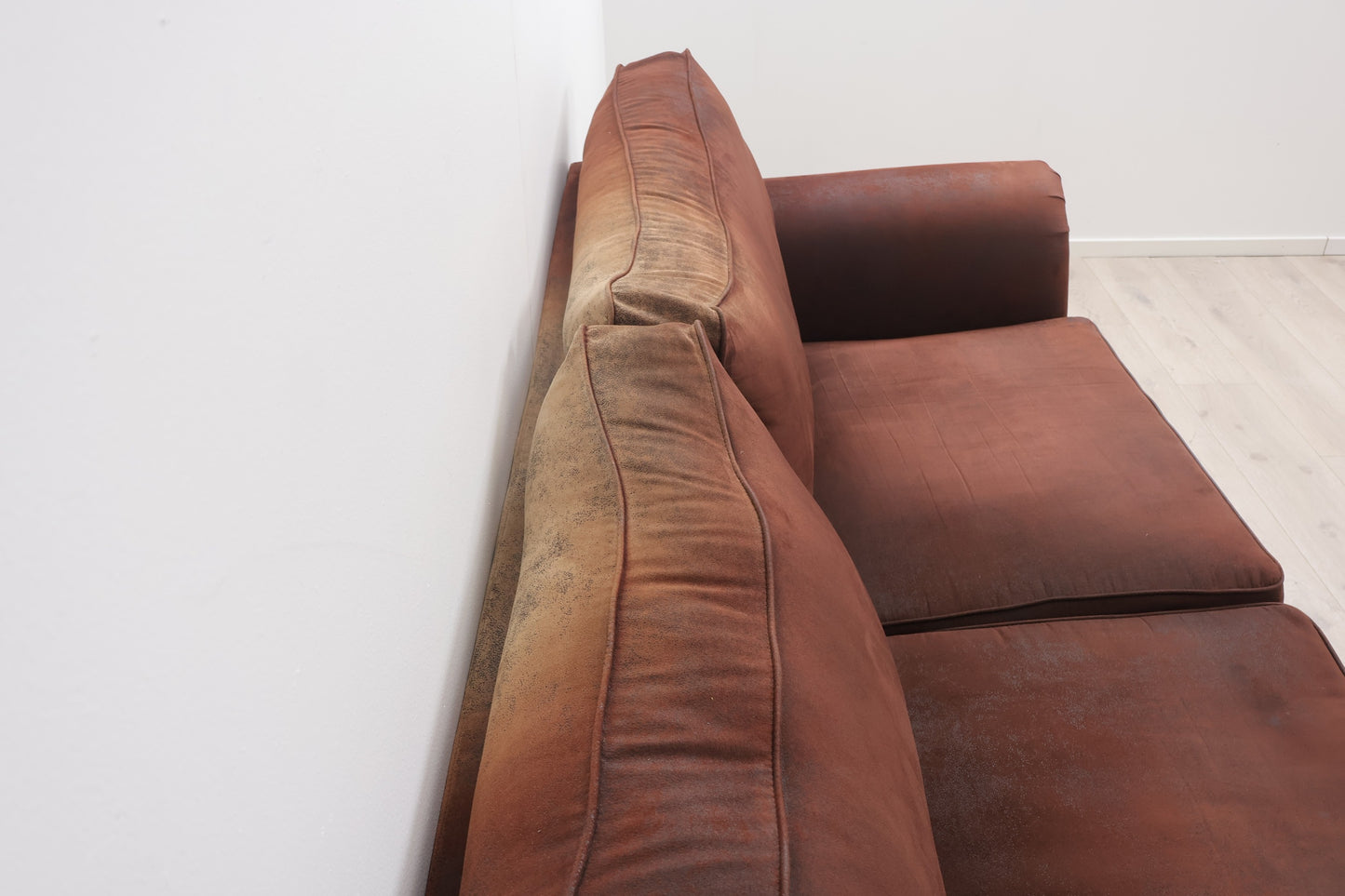 Nyrenset | Brun 3-seter sofa i semsket skinn