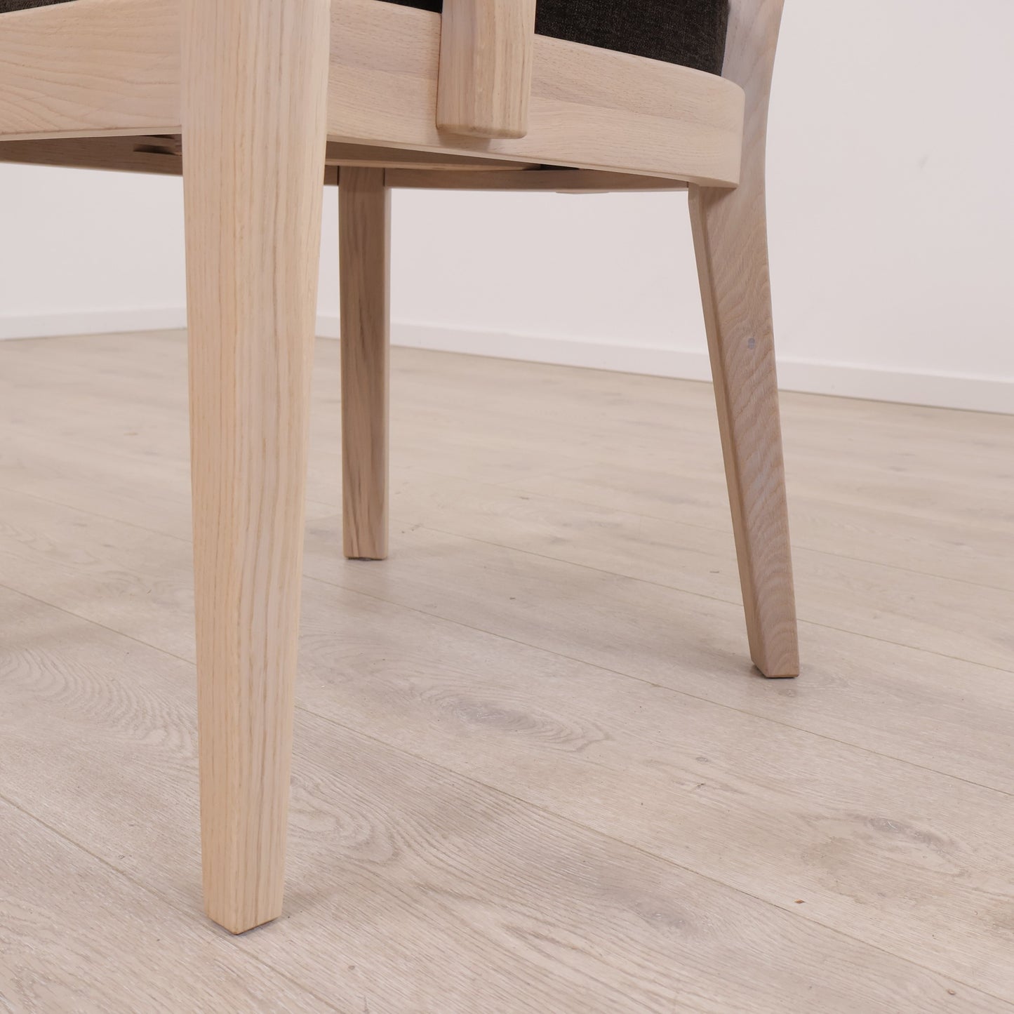 Ubrukt | North spisestol i hvitoljet eik fra SixBondStreet