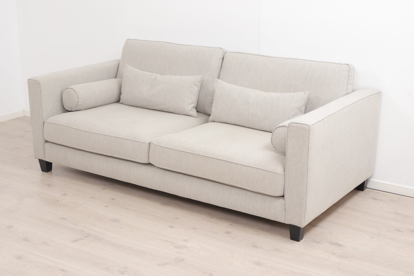 Ubrukt | Lys grå Nevada 3-seter sofa fra SixBondStreet