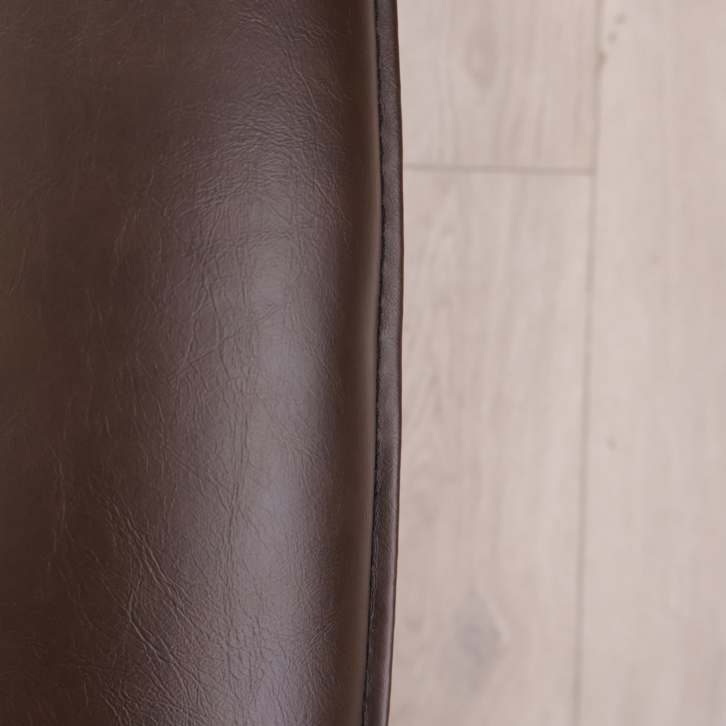 Ubrukt | Isabel spisestol i kunstskinn med sving-funksjon