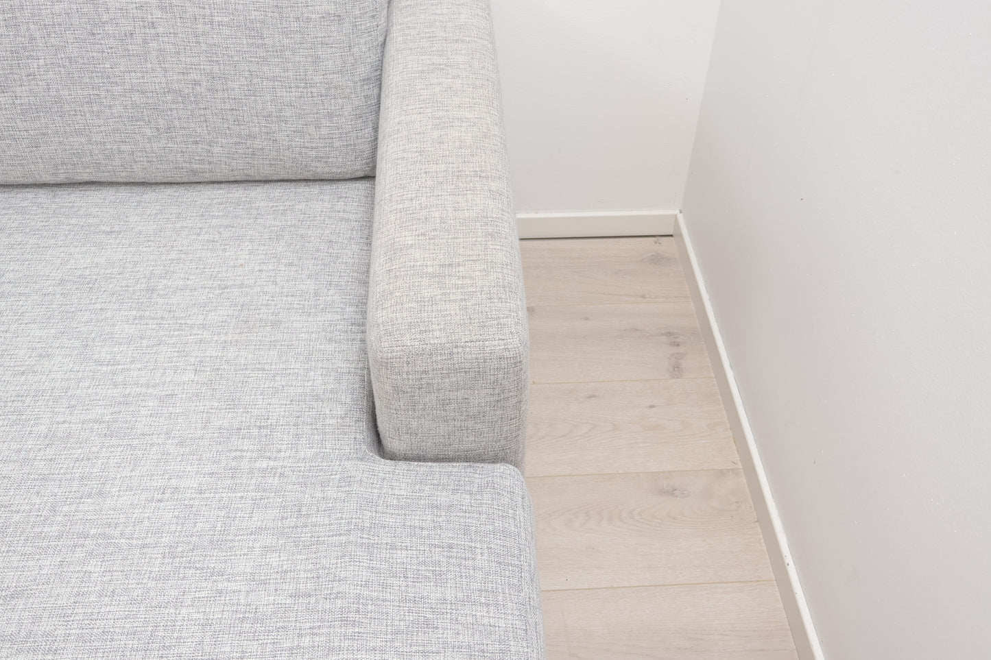 Nyrenset | Romslig lys grå Bolia Scandinavia u-sofa med sjeselong