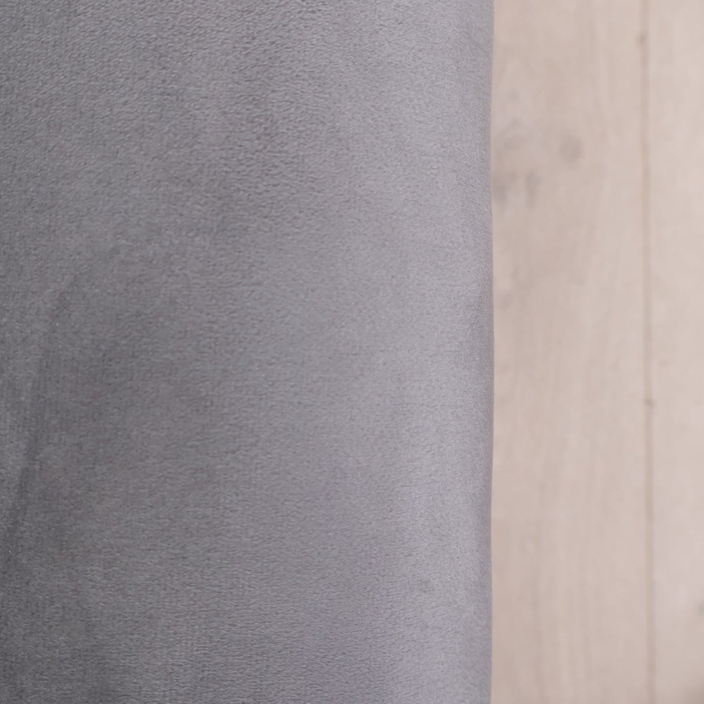 Ubrukt | Ulla spisestol i lys grått velourstoff