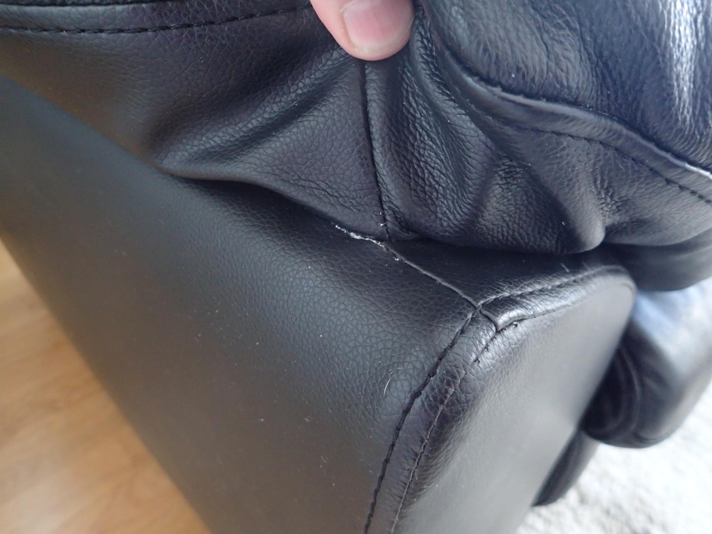 Nyrenset | Svart Mission 3-seter skinnsofa