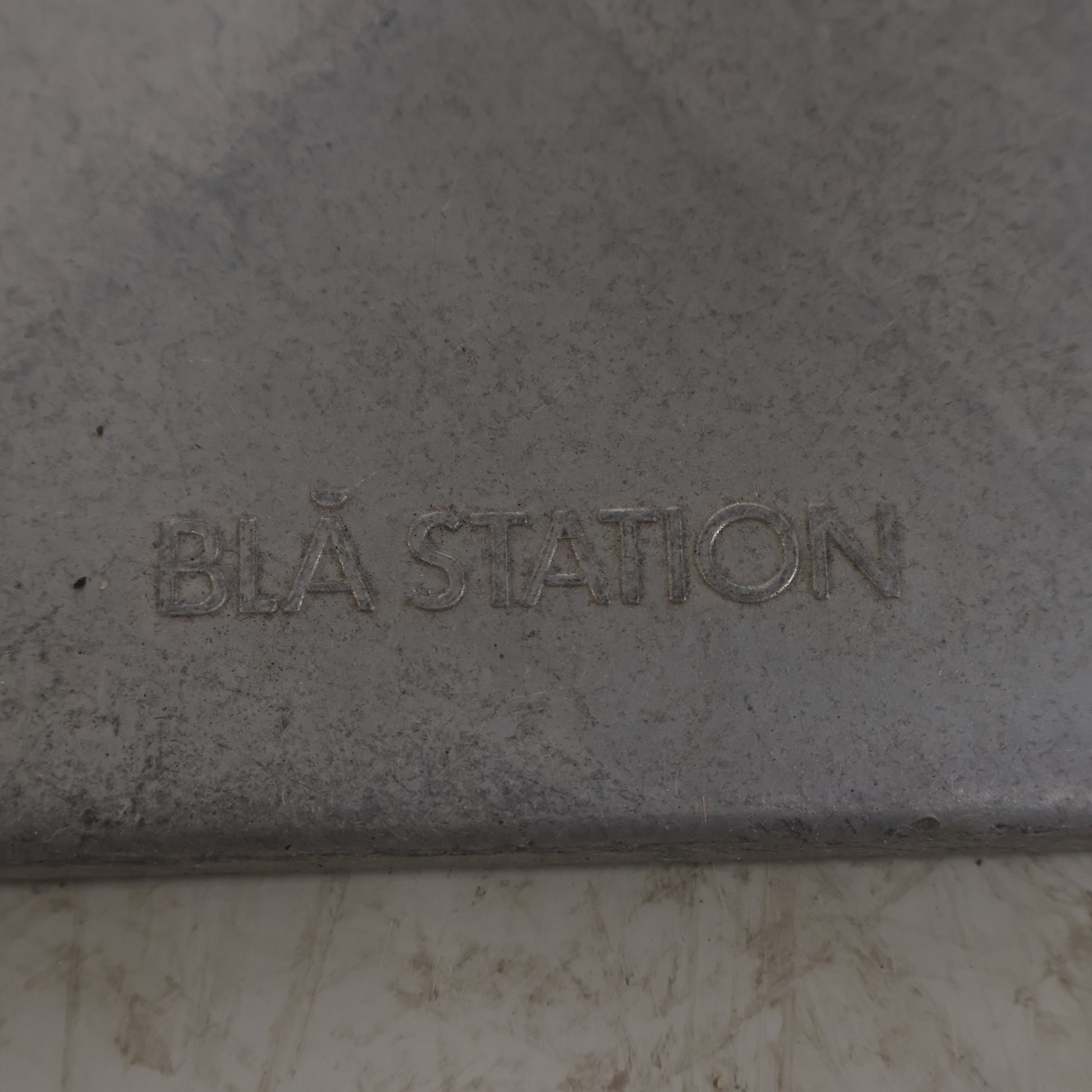 Nyrenset | Blå Station bord