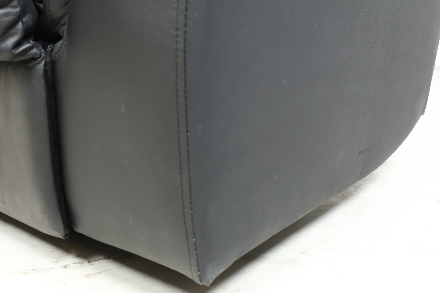Nyrenset | Mayfield recliner lenestol fra A-Møbler i sort hud/PVC