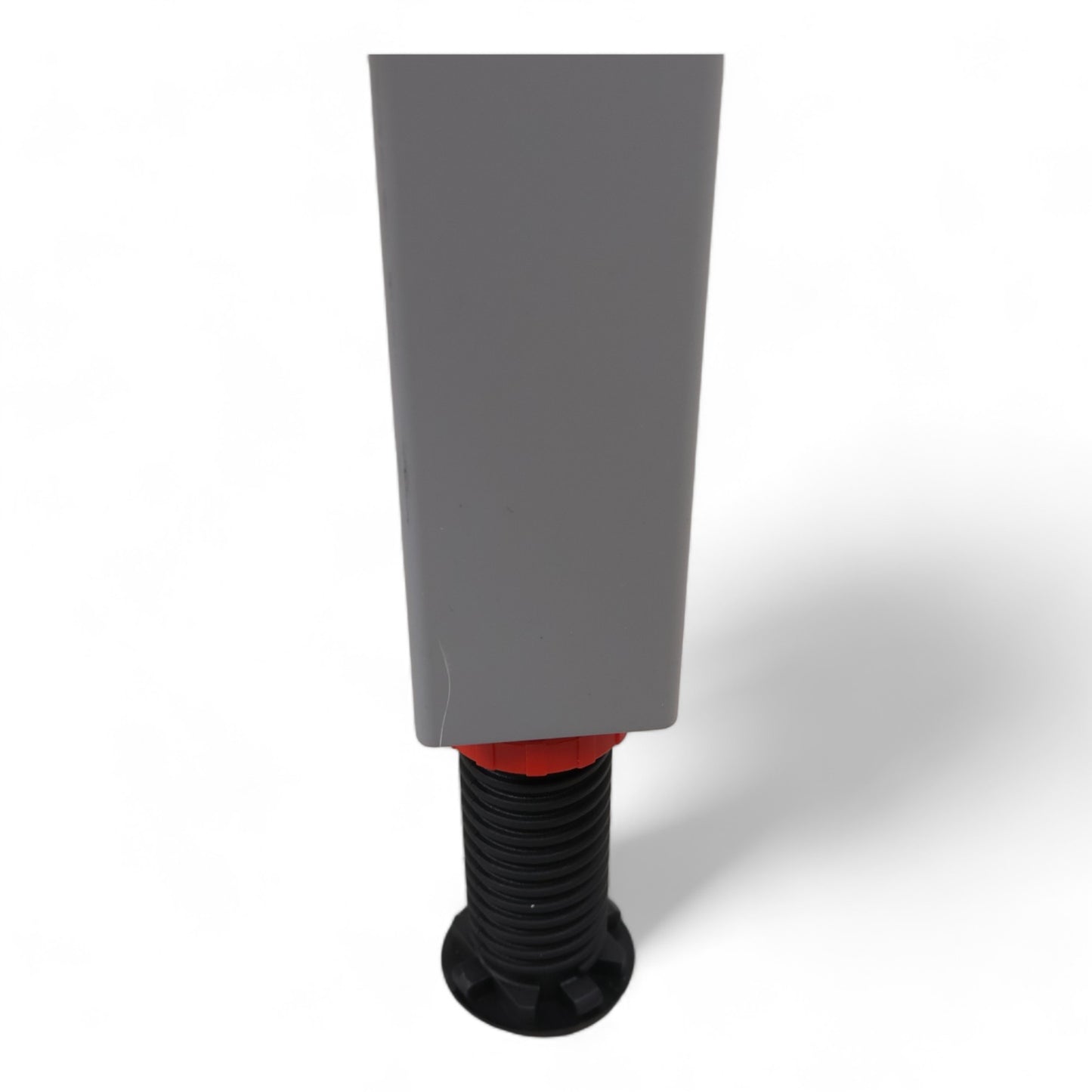 Nyrenset | Kinnarps lys grå skrivebord med PC-holder