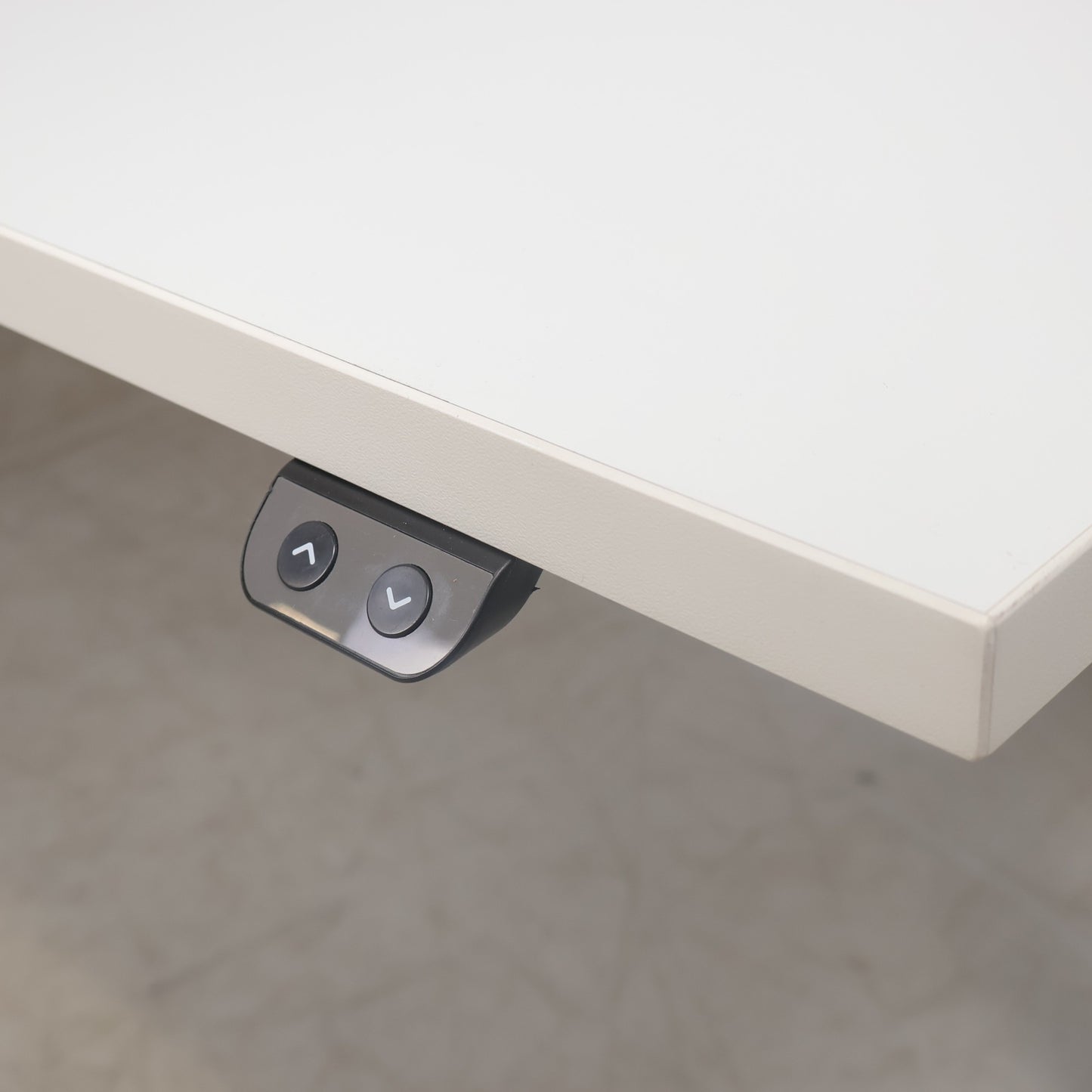 Nyrenset | EFG elektrisk justerbart skrivebord med venstresving
