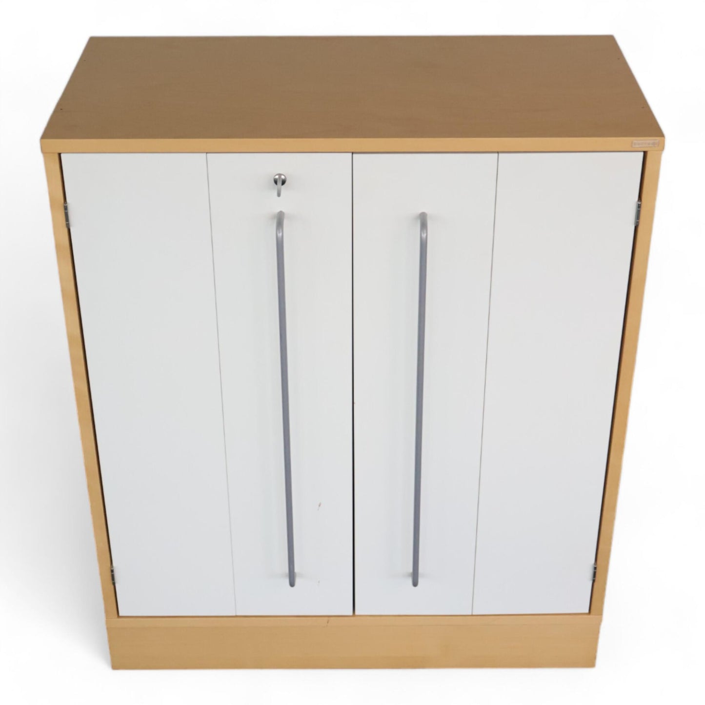 Kvalitetsikret | Horreds låsbare skap i trefarget og hvit